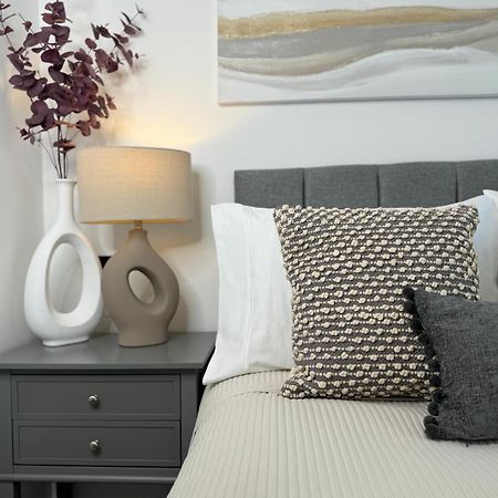 Modern One-Bedroom Apartment Swindon Exterior foto