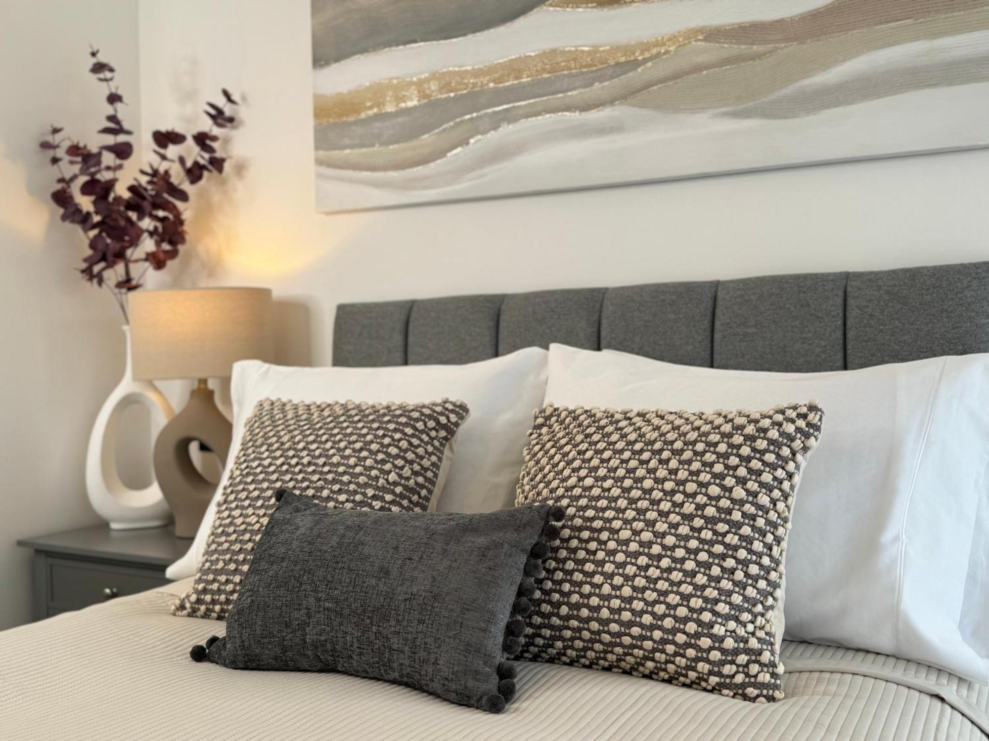 Modern One-Bedroom Apartment Swindon Exterior foto