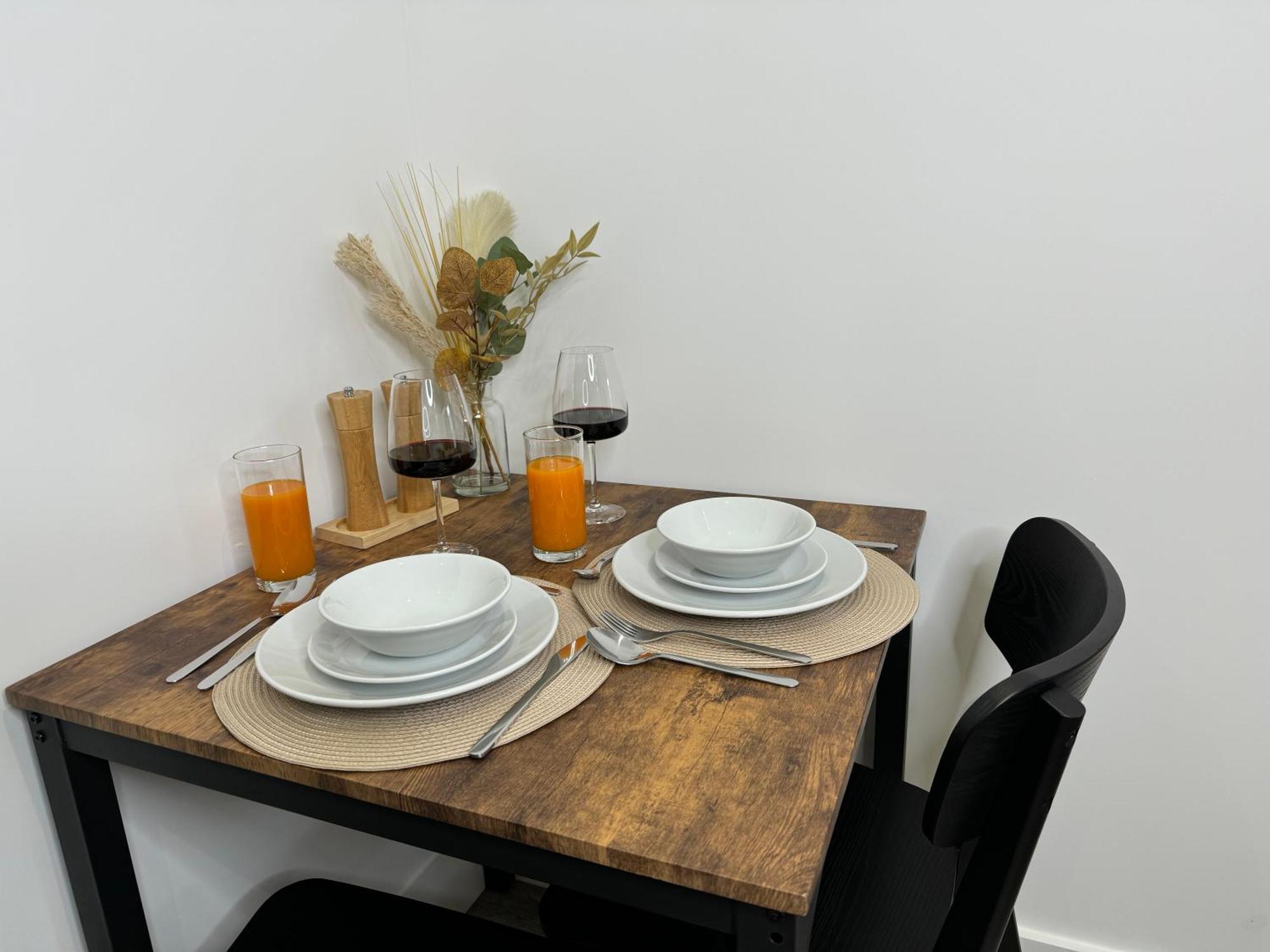 Modern One-Bedroom Apartment Swindon Exterior foto