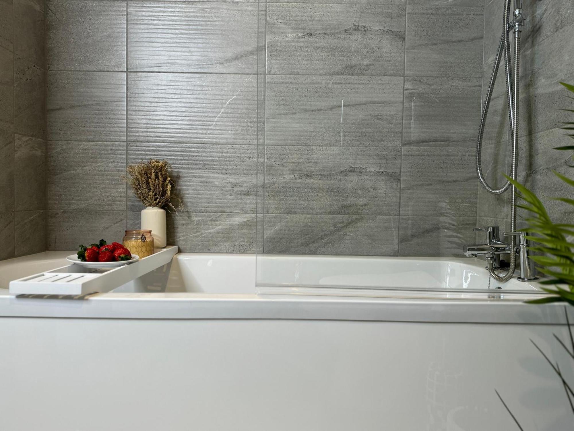 Modern One-Bedroom Apartment Swindon Exterior foto